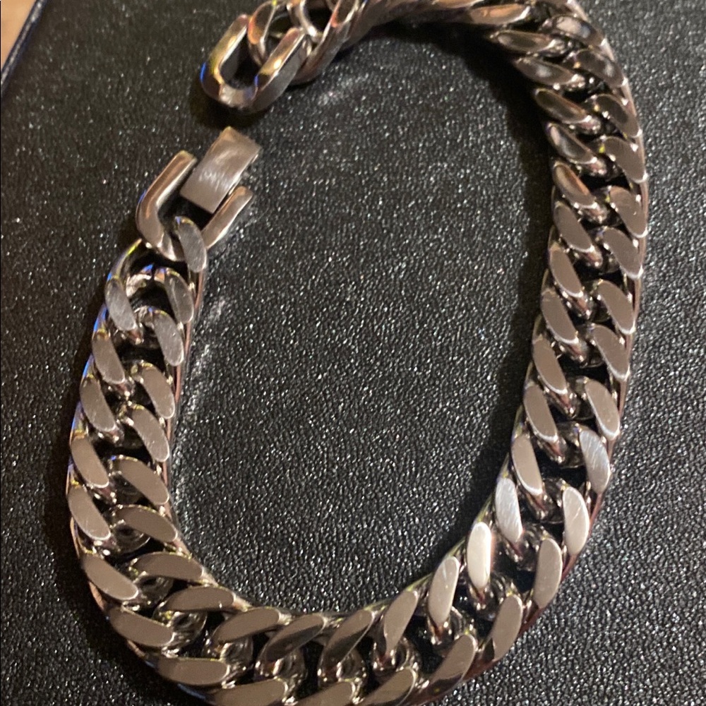 CURB SOLID STEEL SILVER 9” BRACELET TOUGH GREAT LOOKING NEW !!